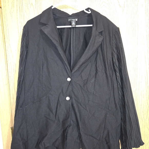 Anthony Jackets & Blazers - Elegant Black Blazer with Pleated Sleeves